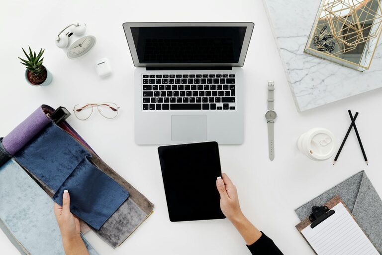 Simple Ways to Personalize Your Workspace for Better Comfort and Productivity